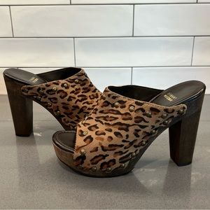 Stuart Weitzman~studded leopard print calf hair platform peep toe clogs~10/10.5
